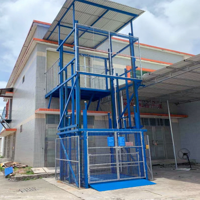 金溪建材厂室外升降货梯安装