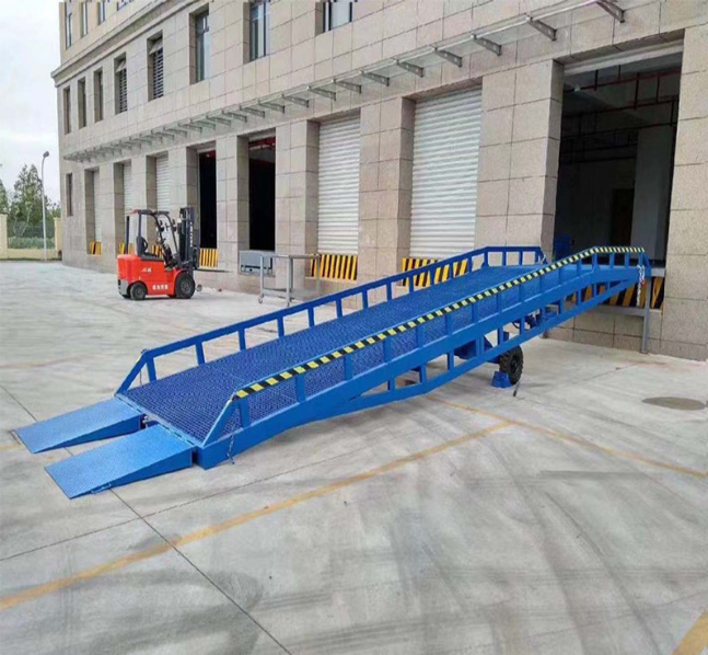 金溪移动式登车桥装卸